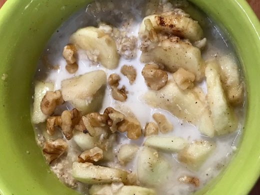 4sp Oatmeal with apples, bananas and 7g walnuts.